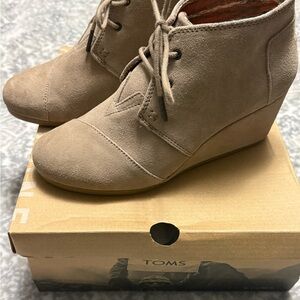 TOMS Women's Beige Suede Wedges